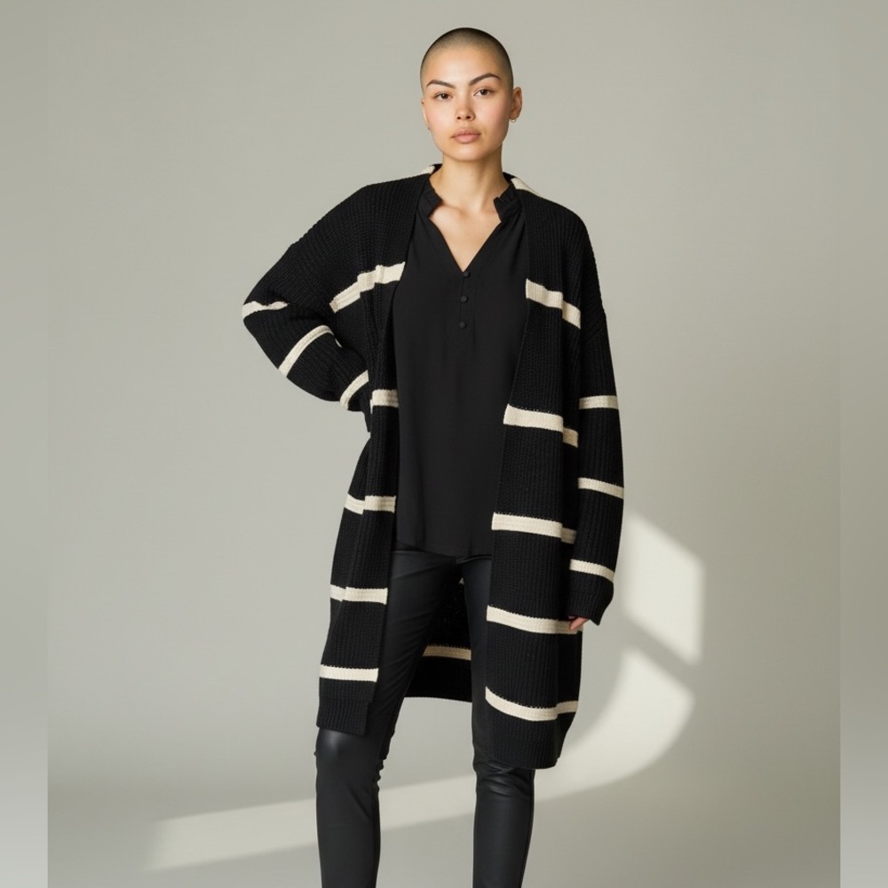 Cozy and Warm Open Black and Cream Striped Cardigan with Pockets Size Large